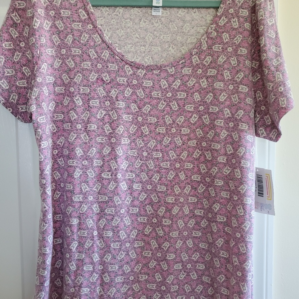 Lularoe Classic Top...Large...NWT